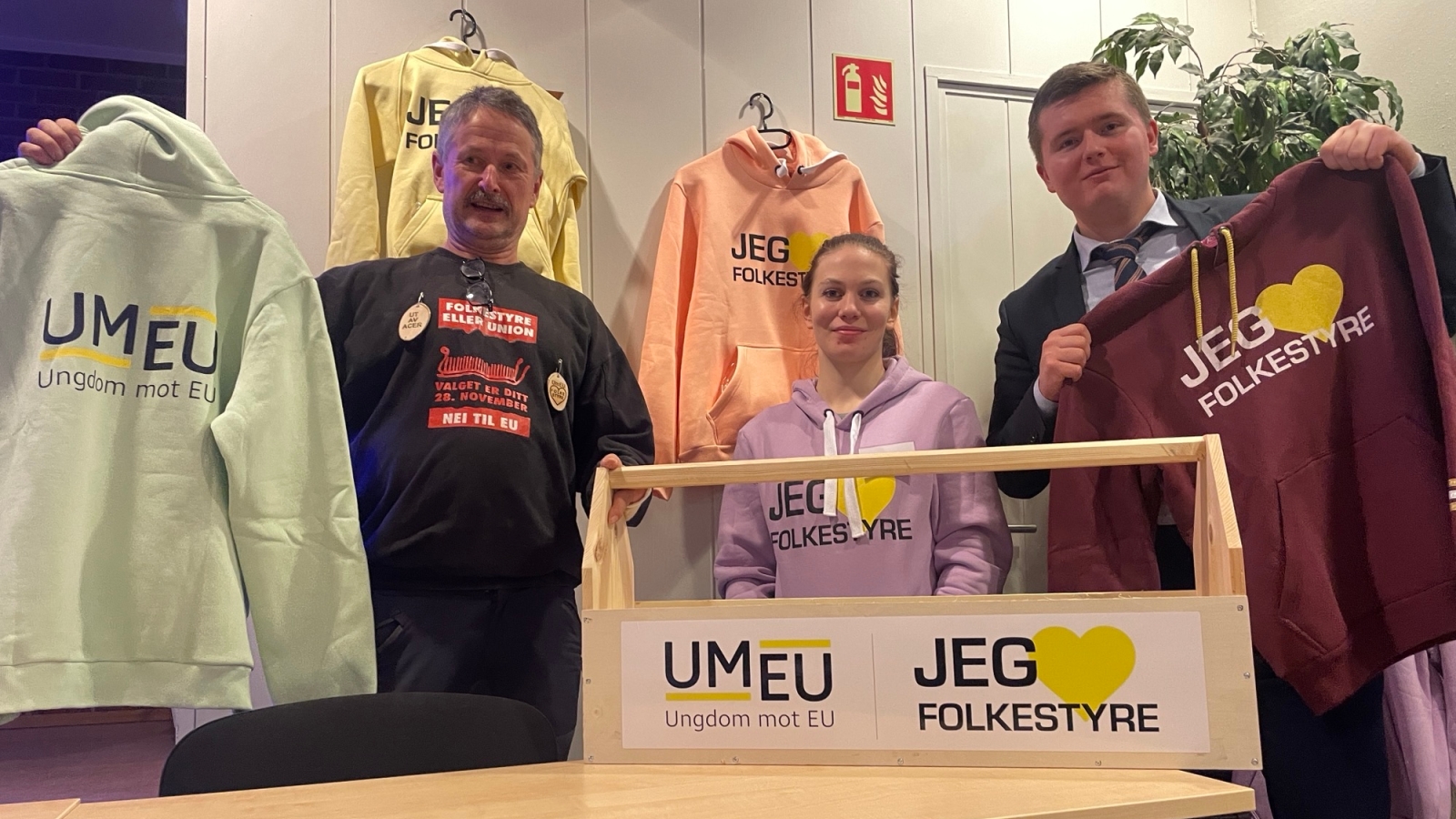 Rundt 400 hettegensere i gave fra Nei til EU ildsjel